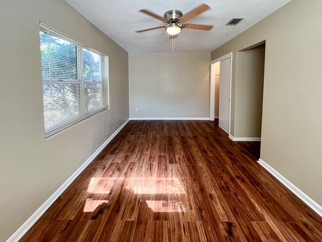 Building Photo - Pet Friendly 3BR/2BA NW Gainesville Home - Available mid-July!