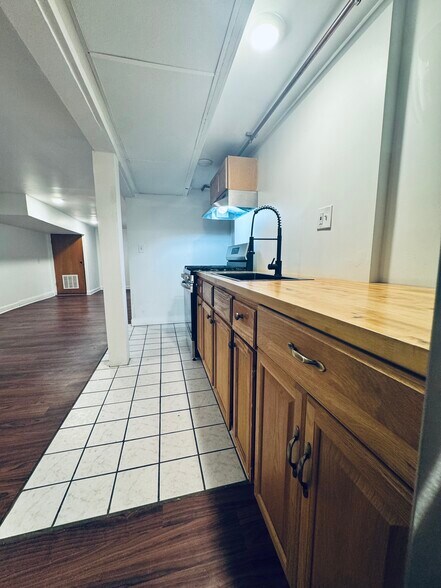 Primary Photo - 2559 W Fullerton Ave