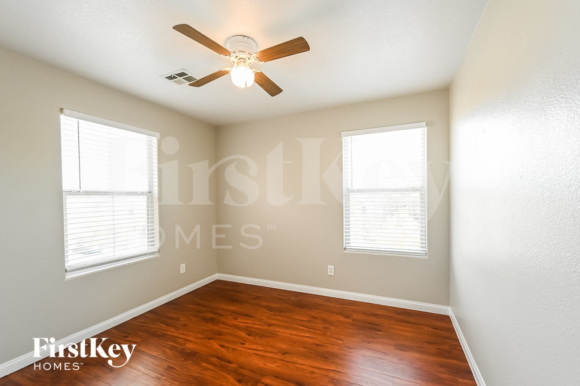 Building Photo - 10549 Mann St