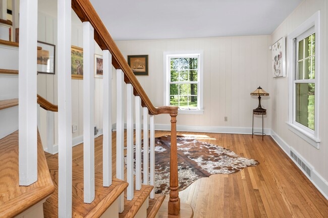 Building Photo - 223 Lambertville Headquarters Rd