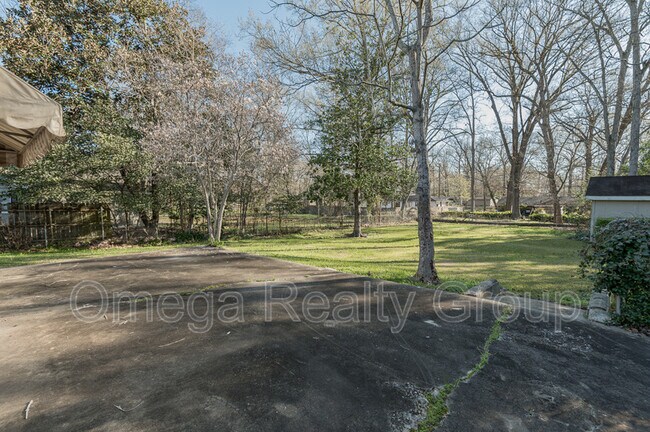 Building Photo - 1861 Gillespie Dr