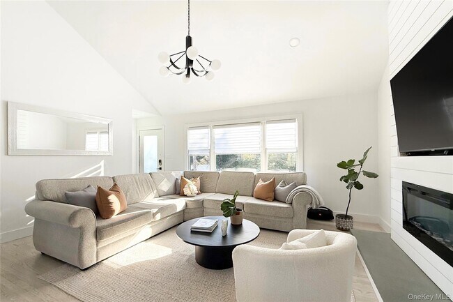 Building Photo - 121 Ponquogue Ave