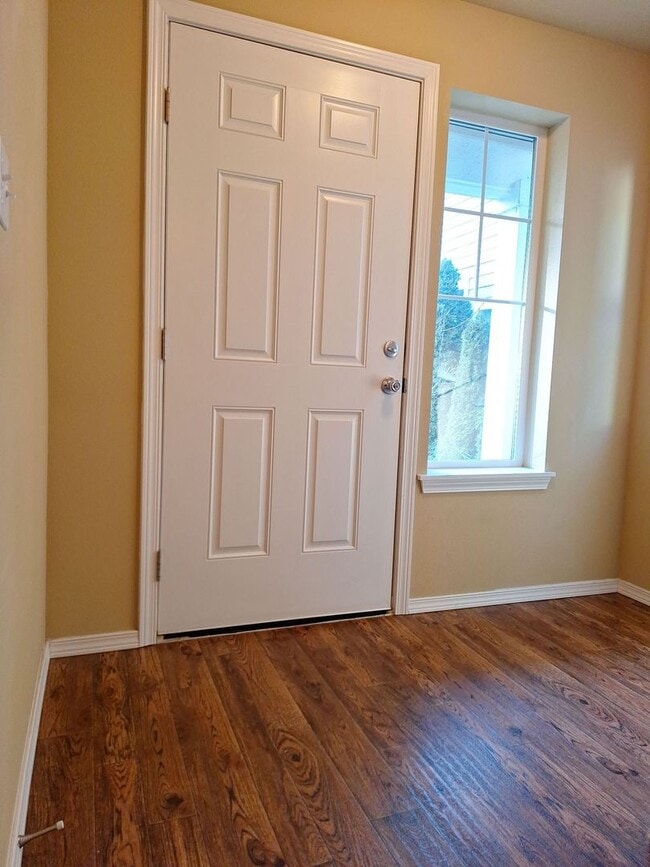 Building Photo - Central Valley Area - 2 Story Home (3Bed, 2.5 Bath)