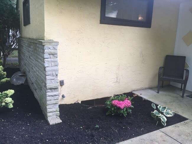 Building Photo - Worthington Schools.  Blocks from downtown.