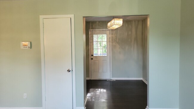 Building Photo - Beautiful  & Charming 4-Bedroom Home with ...