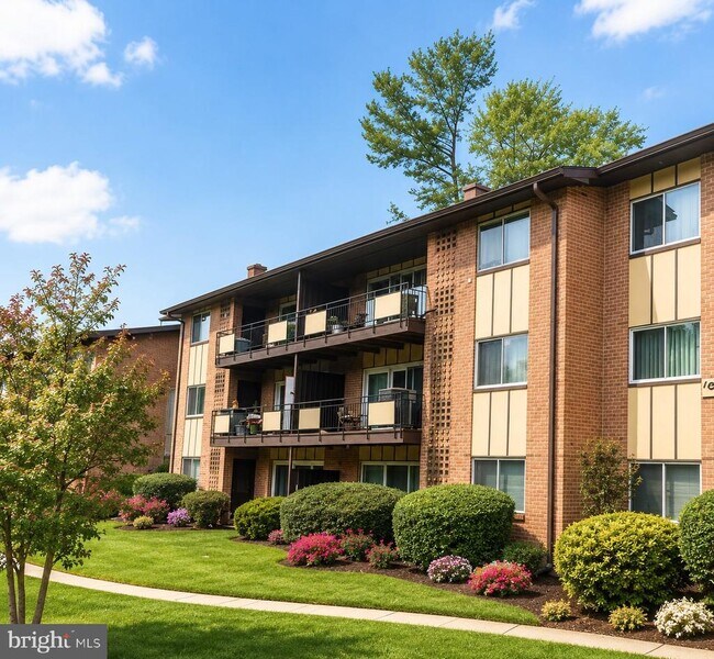 Building Photo - 10025 Fair Wds Dr