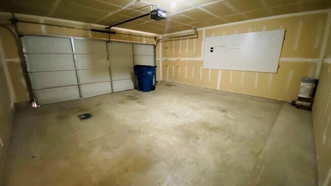 Building Photo - 207 Golden Gate Dr