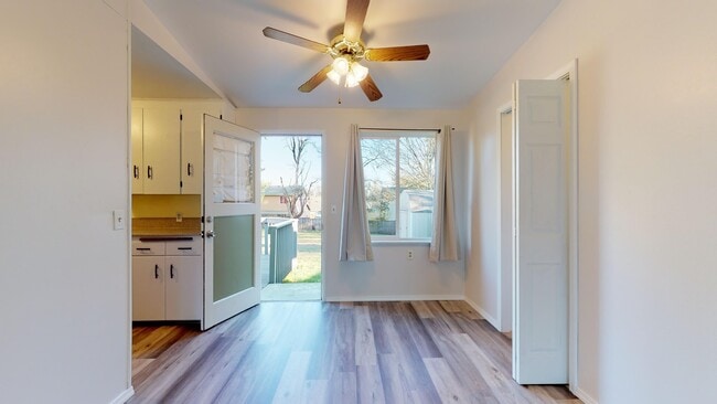 Building Photo - SeaTac rambler home -3 bedroom 1 bath with carport.  Fenced yard!!!  Available March 1st, 2026!