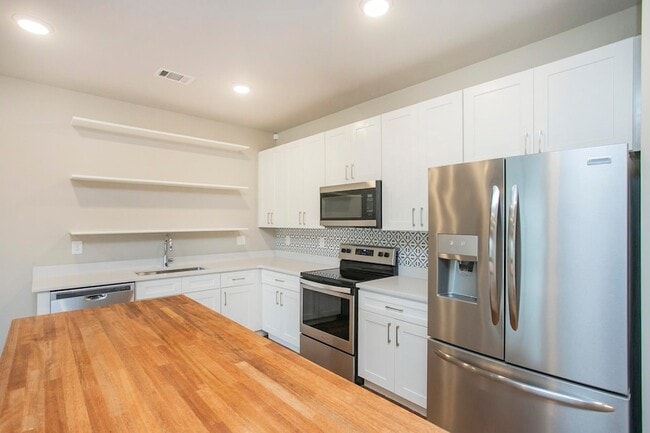 Building Photo - 3637 Hydes Ferry Rd