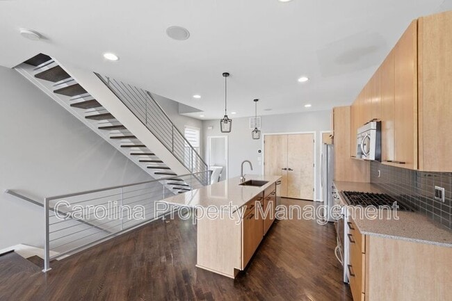 Building Photo - 919 Westbrook Dr