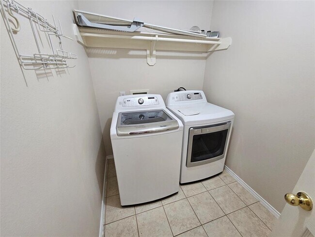 Building Photo - 4434 Grove Park Dr