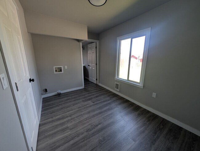 Building Photo - Remodeled 2 Bedroom Home – Water & Sewer Included