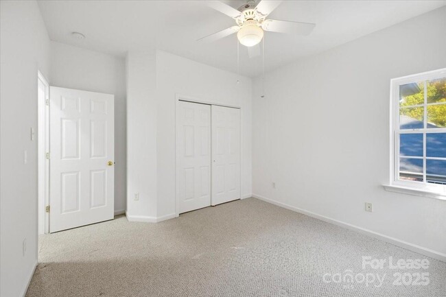 Building Photo - 7709 Sedgebrook Dr E