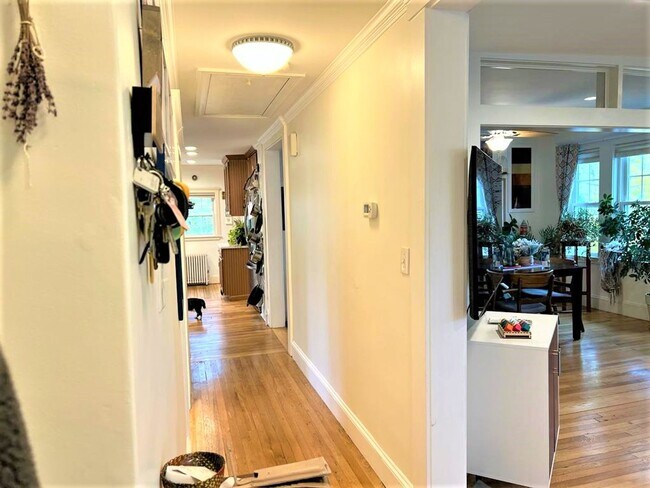 Building Photo - Boston Rental! A GREAT LOCATION to live in...