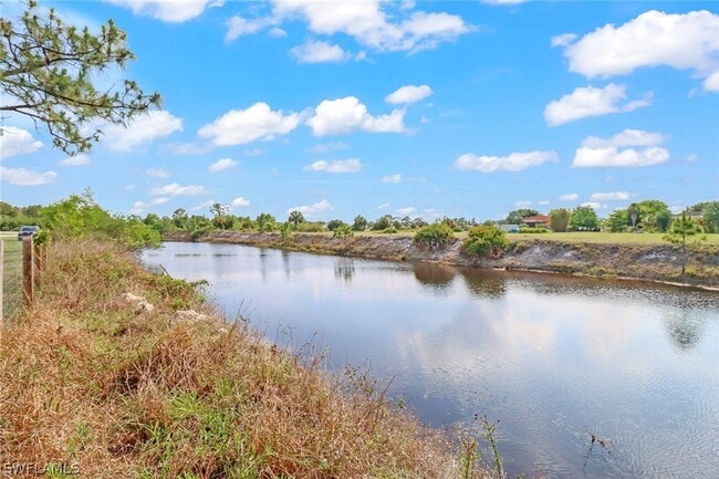 Building Photo - 2330 45th Ave NE