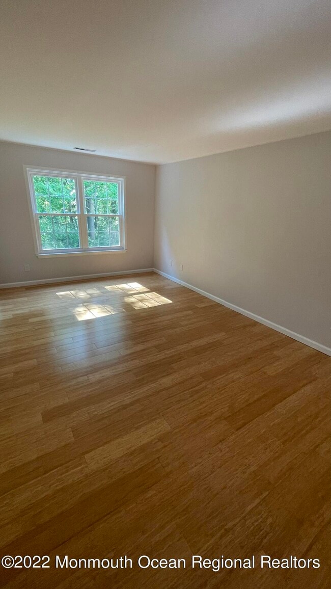 Building Photo - 124 Walden Cir