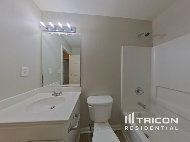 Building Photo - 437 Eglington Tr