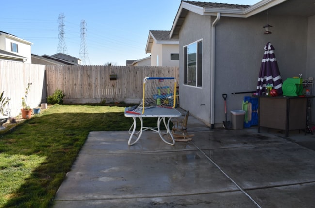 Building Photo - 2467 Valverde Dr