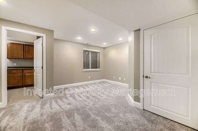 Building Photo - 2880 W Long Cir