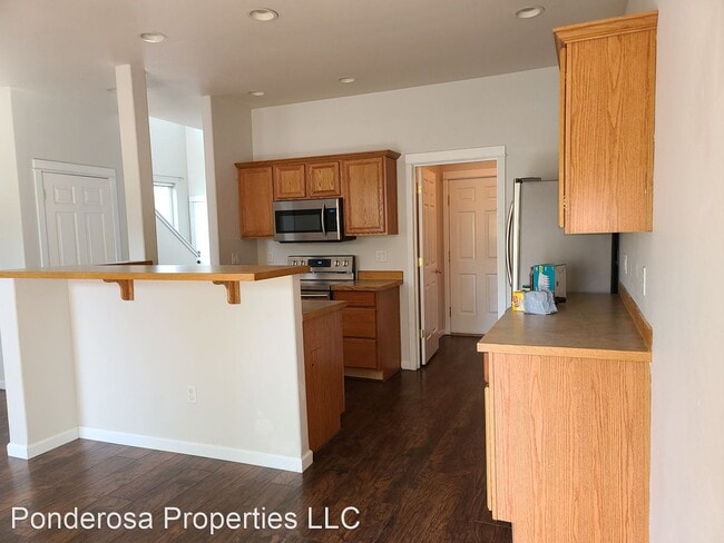 Building Photo - 3 br, 2.5 bath House - 150 SW Cascade Moun...