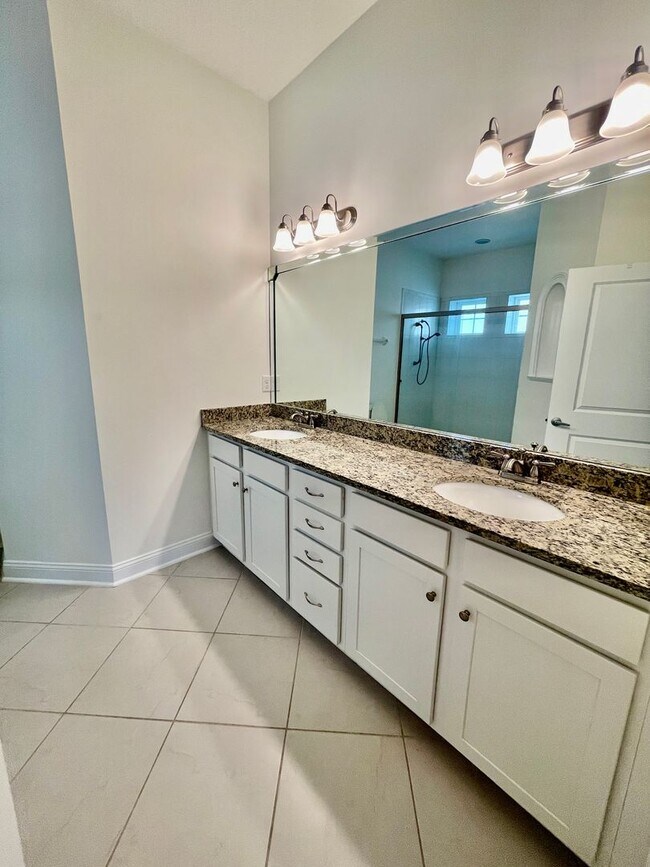 Building Photo - 2208 Summerwoods