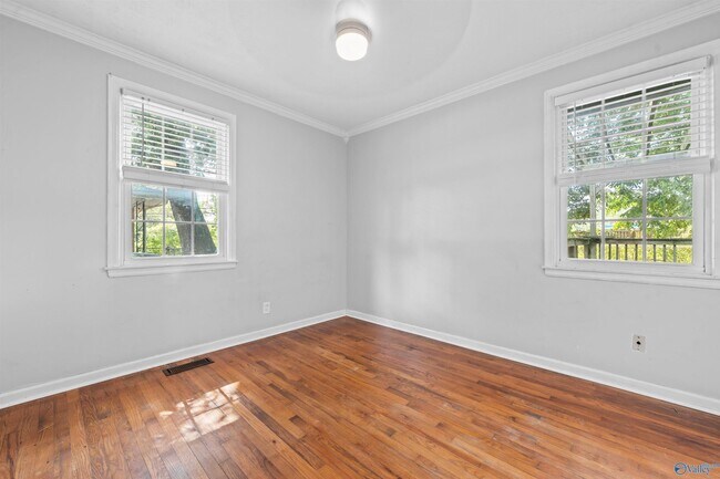 Building Photo - 805 W Arbor Dr NW