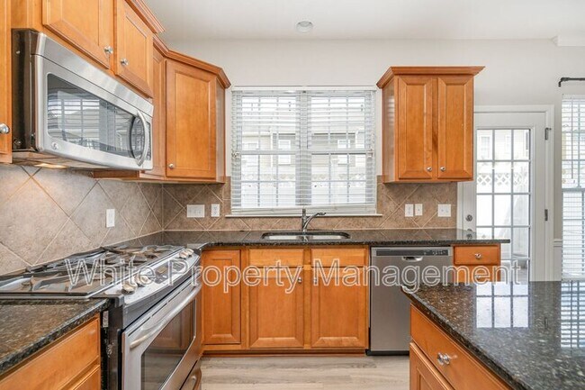 Building Photo - 822 Granby Dr