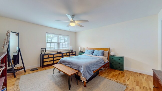 Building Photo - Beautiful 2 Bedroom Multi Level Condo
