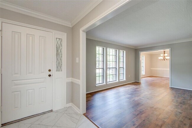 Building Photo - 11918 Glenway Dr