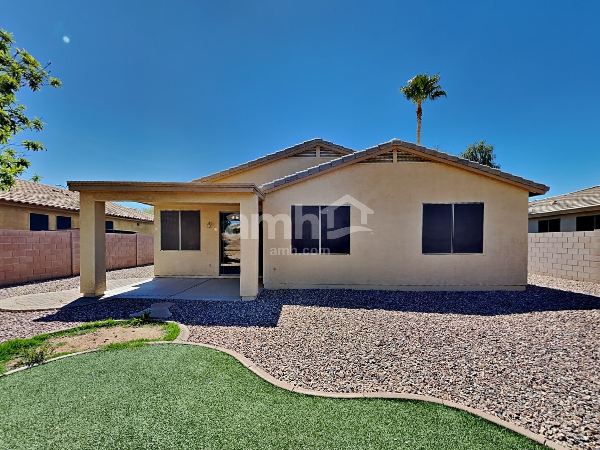 Building Photo - 2150 E Bellerive Pl