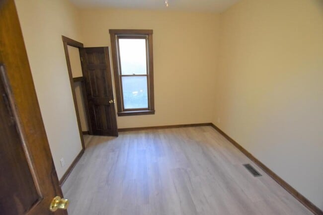 Building Photo - 451 Marion Ave