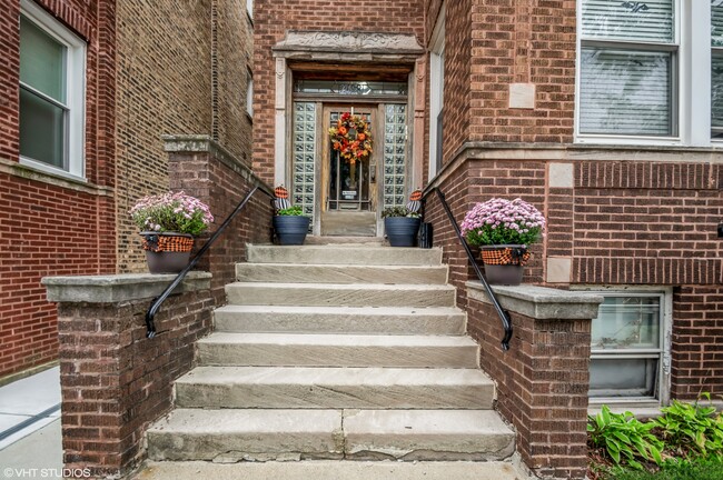 Building Photo - 2628 N Ridgeway Ave