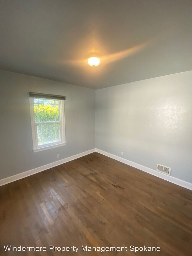 Building Photo - 5 br, 2.5 bath House - 1528 W Augusta ave
