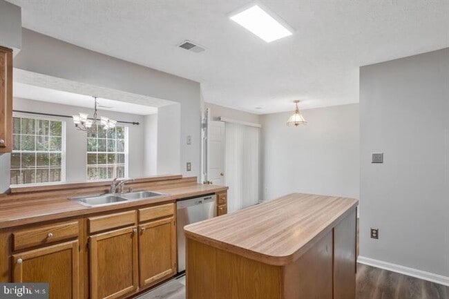 Building Photo - 4325 Lord Fairfax Ct
