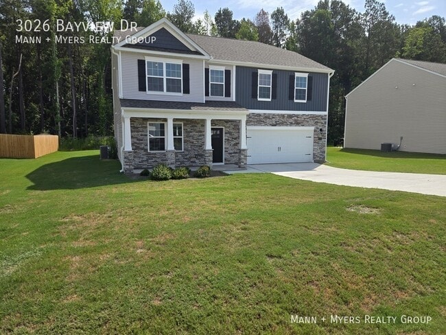 Building Photo - 3026 Bayview Dr