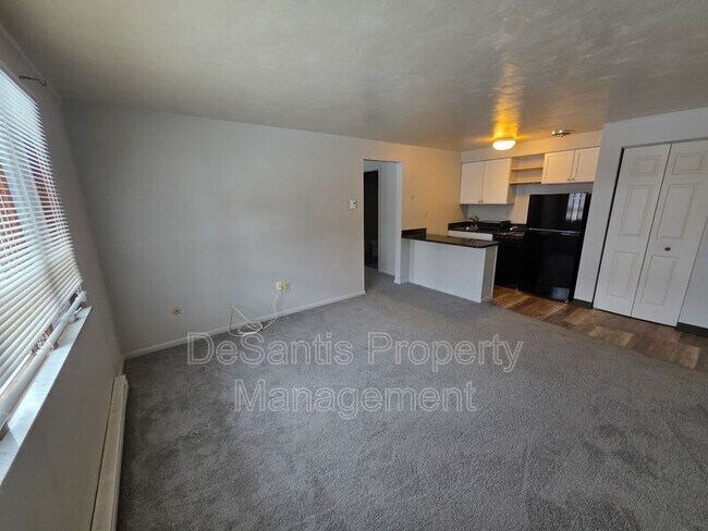 Building Photo - 404 Lunar Ln