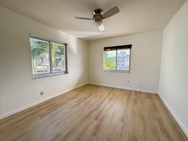 Building Photo - 1110 Bel Air Dr