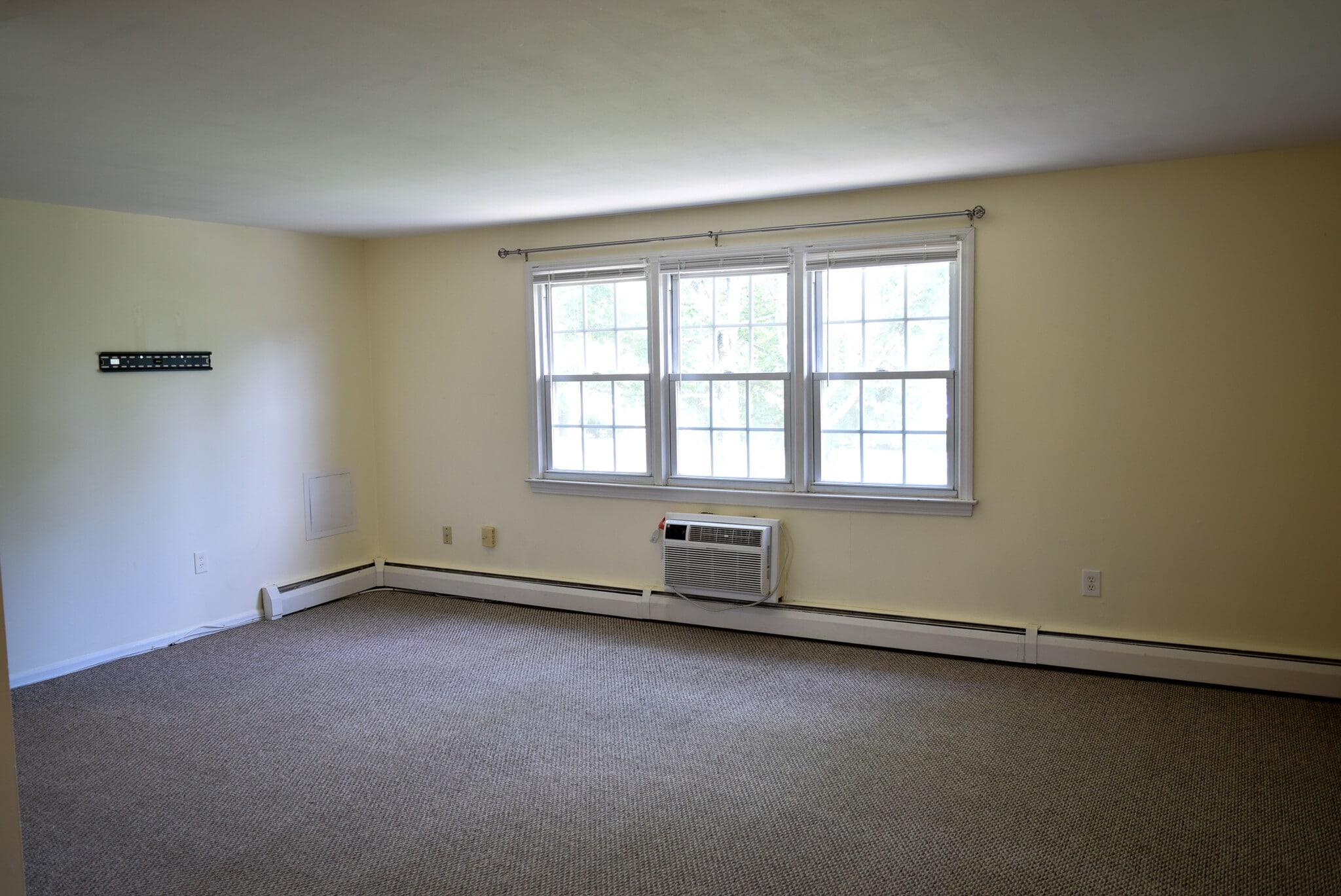 Living Room - 49 Grandview Dr