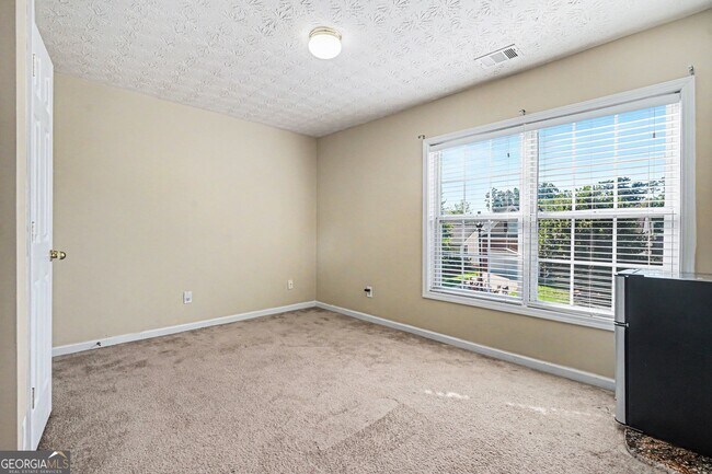 Building Photo - 375 Clairidge Ln SW