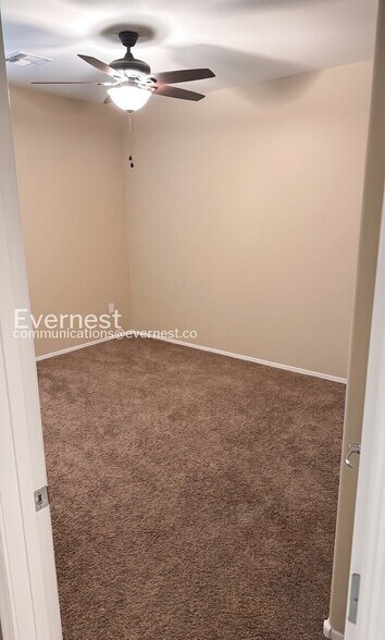 Building Photo - 9014 W Rolling Springs Dr