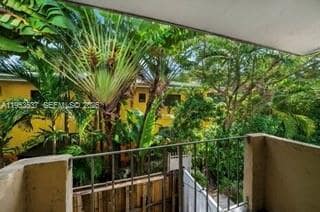 Building Photo - 651 NE 60th St