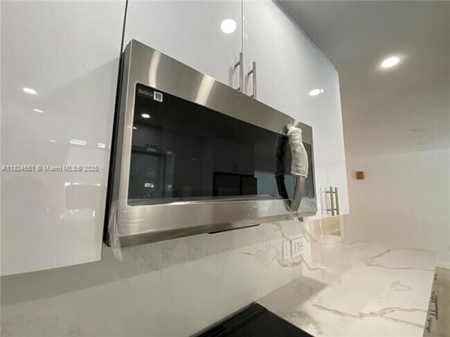 Building Photo - 19330 NE 18th Pl