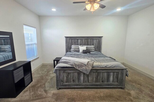 Building Photo - 2704 Sam Wilson St