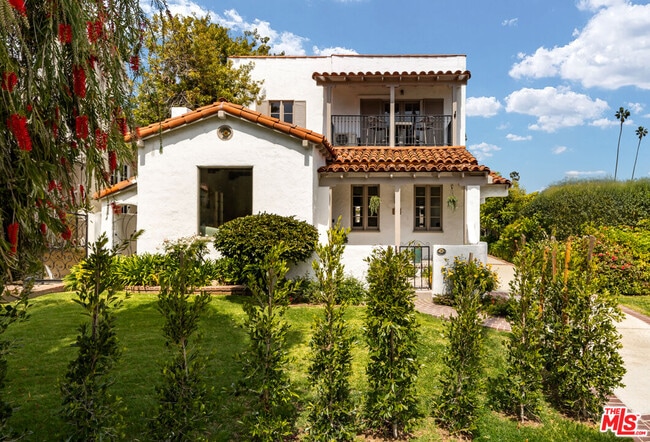 Building Photo - 864 Wellesley Ave