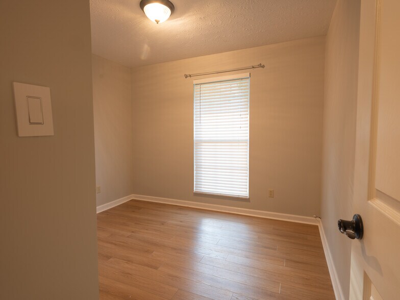 Building Photo - 11328 Snyder Rd
