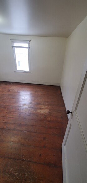 Building Photo - 18 Main St