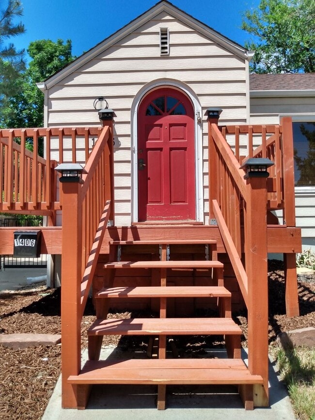 Building Photo - SUPER CUTE 3 BED/2 BATH BUNGALOW IN OLD TO...