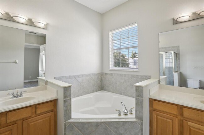 Building Photo - 1554 Fairview Cir