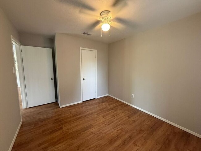 Building Photo - 609 Trout St