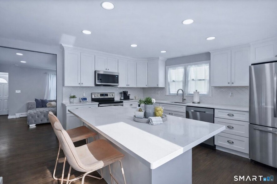 Building Photo - 457 Summit St